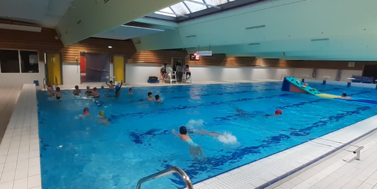 CM1 Dernière séance de piscine pour la classe